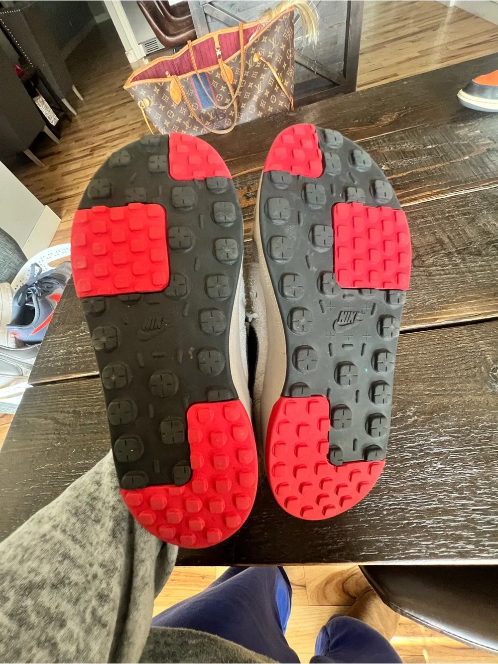 Clty Big Kids Light Gray and Black Sneakers
